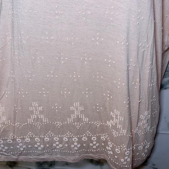 Blush Beaded Detail T Shirt  / Blouse Bobeau - Picture 5 of 14